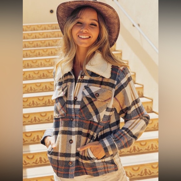 NWT BiBi Plaid Button Jacket with Sherpa Collar size small - Picture 5 of 10